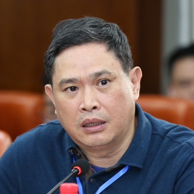 羅豐年-上海和平眼科醫(yī) 院眼表病?？浦魅巍?主任醫(yī)師