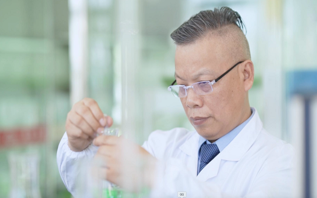 一抹中國紅，何以守護千萬家？揭秘蝦青素之父的傳奇故事